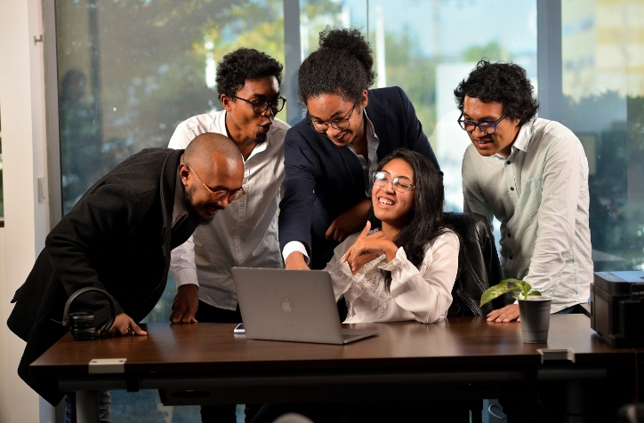 Aina Dedem, Elisa Robinson, Julio, Haja, Jamy RASANDA